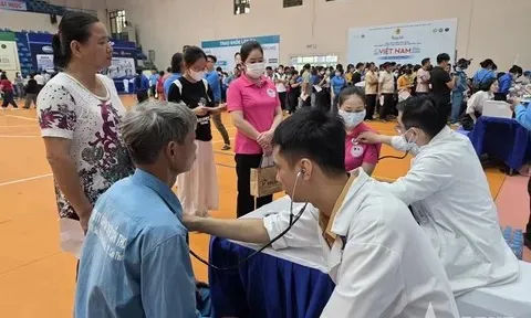 Hơn 1.000 công nhân Cần Thơ được khám, chăm sóc sức khỏe miễn phí