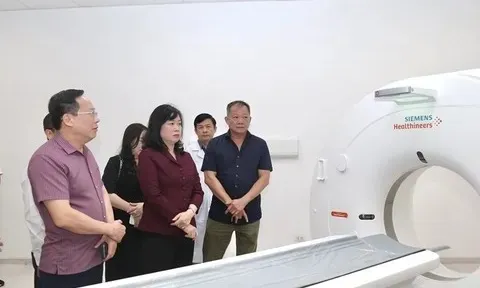 Bộ trưởng Bộ Y tế kiểm tra Bệnh viện Hữu nghị Việt Đức cơ sở Ninh Bình