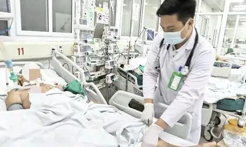 Chủ quan với vết gà mổ, vết ngã xe, hai người suýt mất mạng vì uốn ván