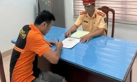 Gia Lai: Cảnh sát giao thông mạnh tay xử lý vi phạm vượt đường ngang.