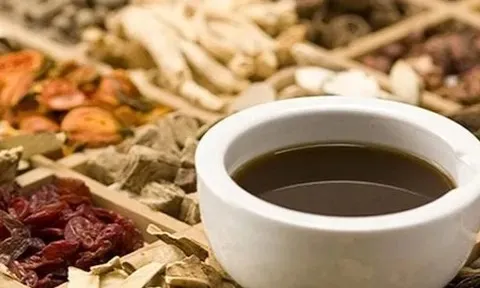 Nguy kịch do mua thuốc Nam trên mạng uống kéo dài