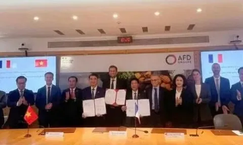 Việt Nam và Pháp ký hợp tác thành lập Trường Công nghệ đường sắt