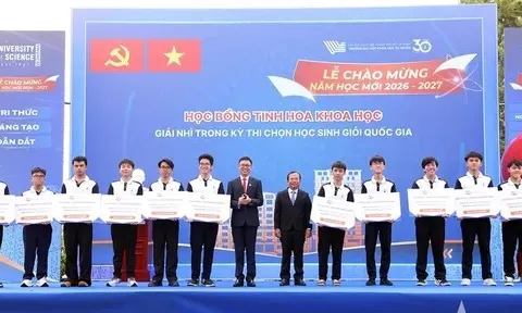TP Hồ Chí Minh: Trao học bổng dành tặng các tân sinh viên xuất sắc